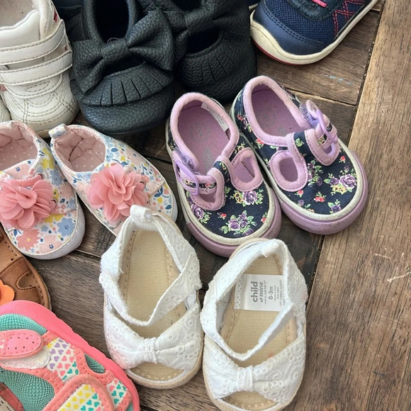 Kids Shoes! One Low Price takes them all! Variety of styles and sizes - Picture 4 of 8